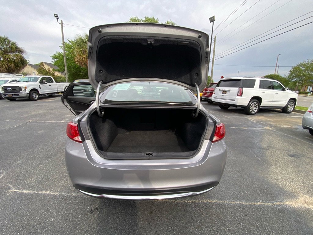Used 2017 Chrysler 200 Limited Platinum FWD image 35