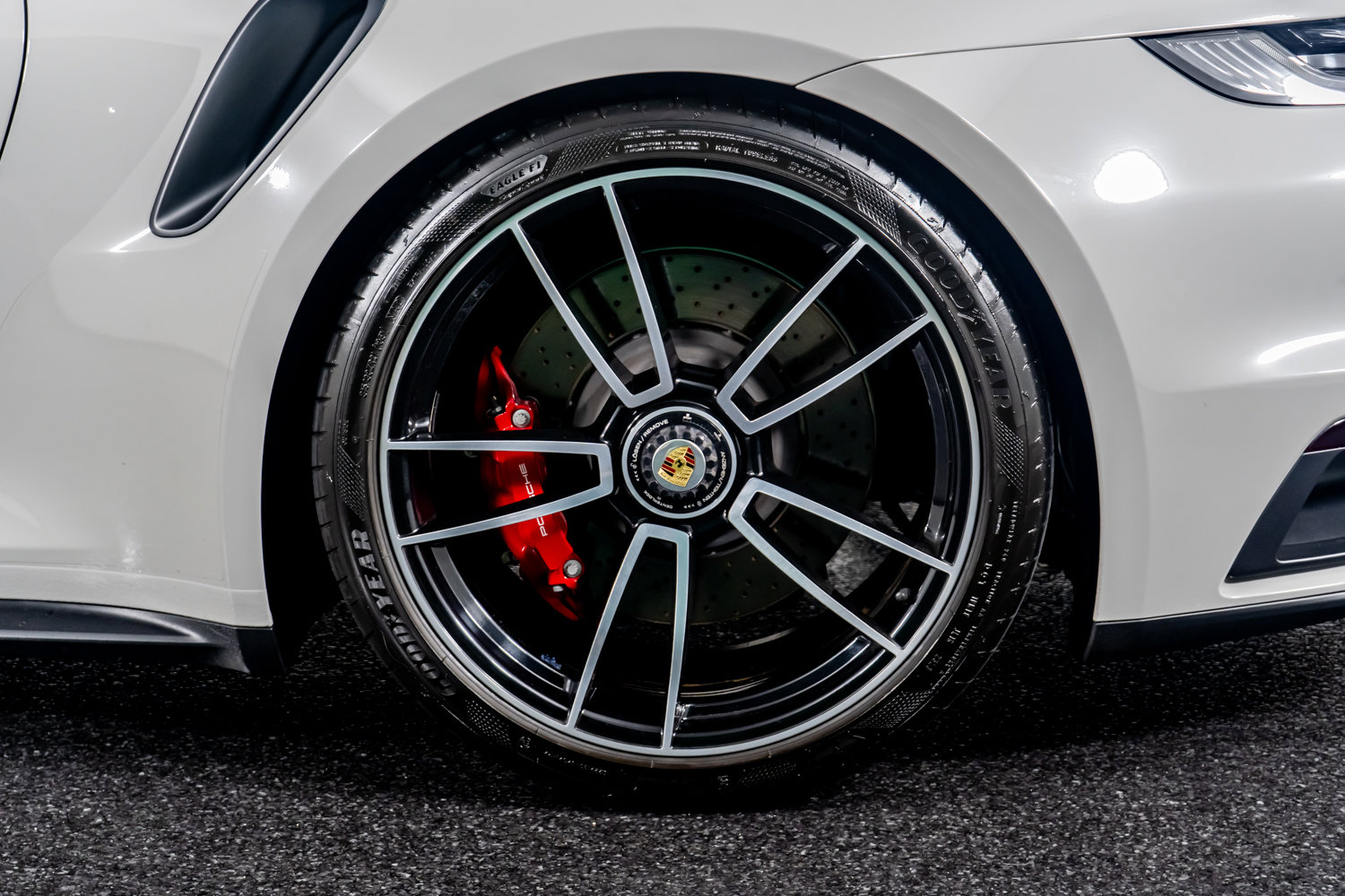 Used 2022 Porsche 911 Turbo image 18