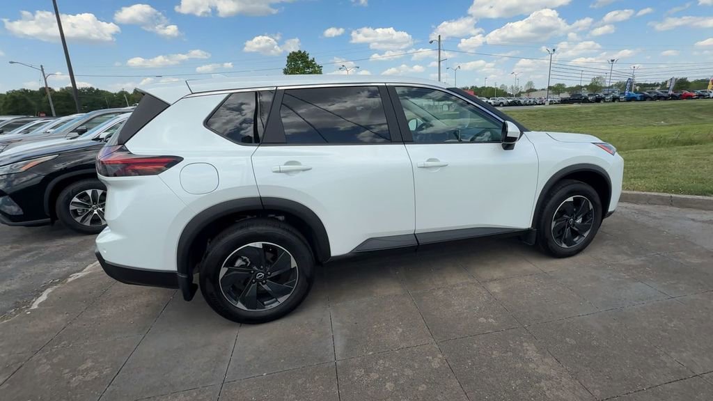 Used 2026 Nissan Rogue SV AWD/4WD image 7