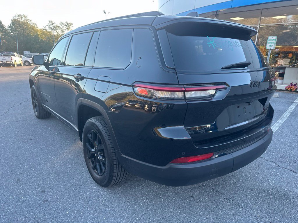 Used 2023 Jeep Grand Cherokee L Laredo AWD/4WD image 7