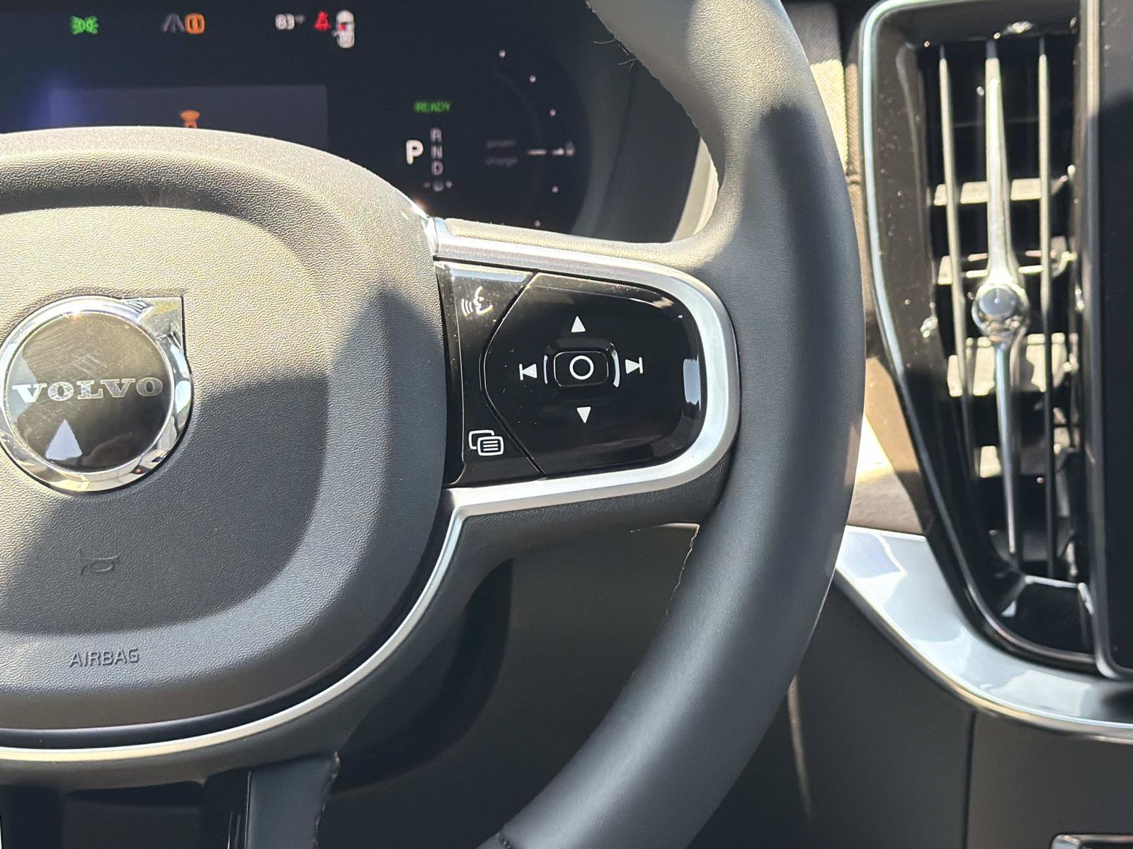 New 2026 Volvo XC90 T8 Plus w/ Protection Package Premier AWD/4WD image 9