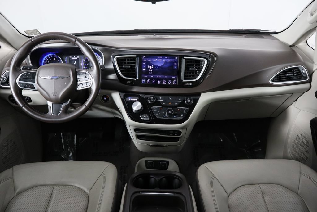 Used 2018 Chrysler Pacifica Touring-L image 13