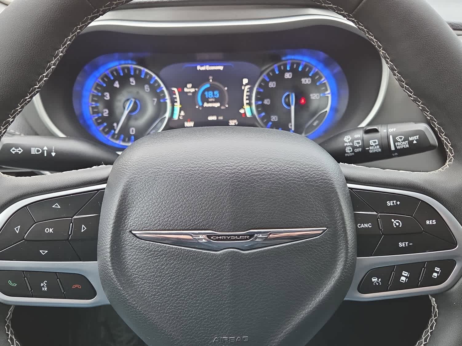 Used 2025 Chrysler Pacifica Select image 19