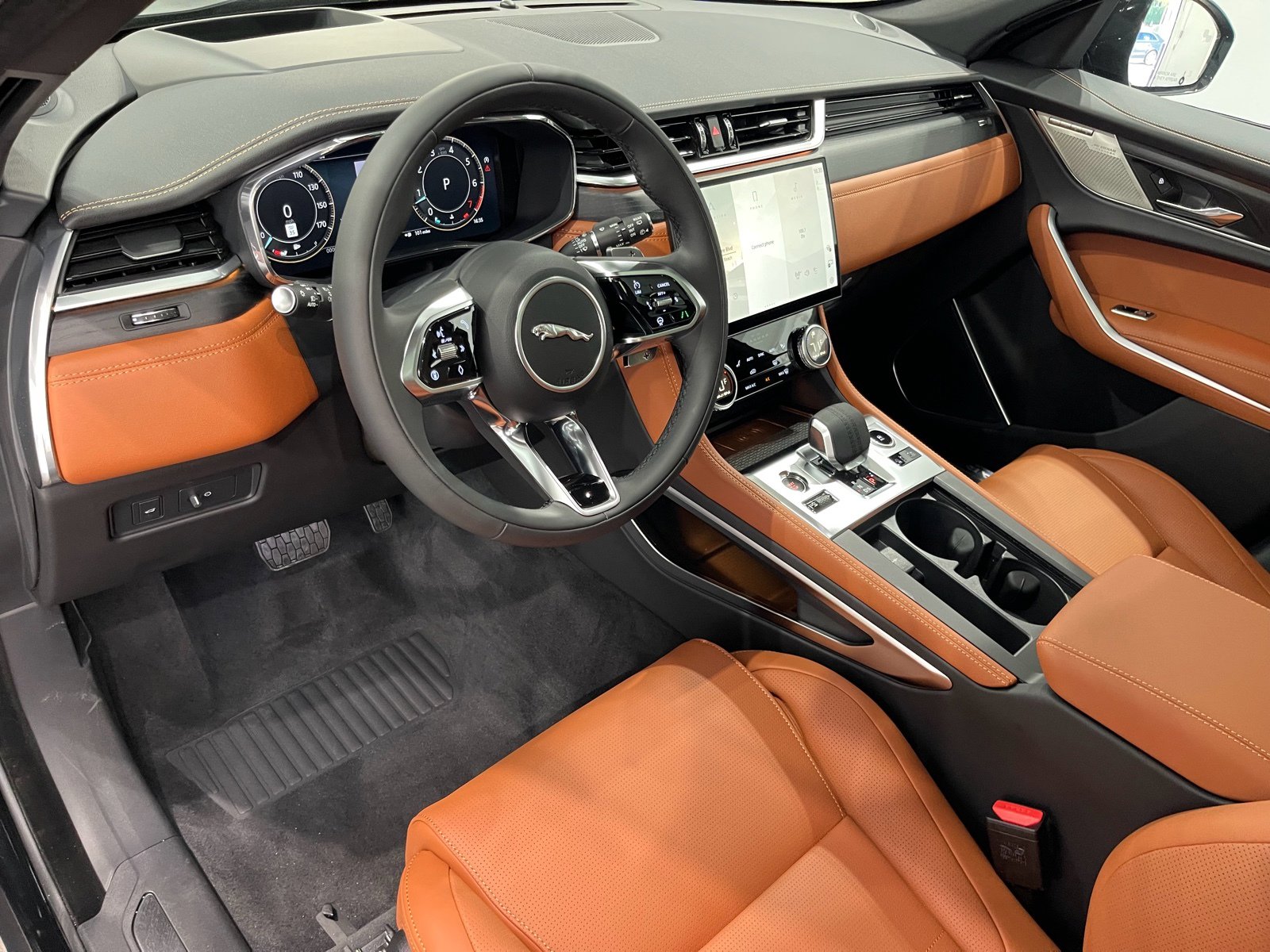 New 2026 Jaguar F-PACE R-Dynamic S image 7