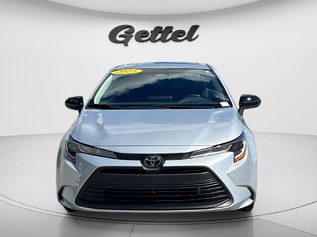 Used 2023 Toyota Corolla LE w/ LE Premium Package FWD image 2