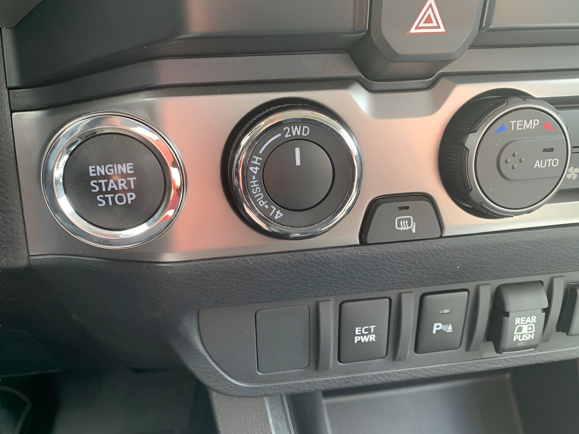 Used 2023 Toyota Tacoma SR5 AWD/4WD image 12