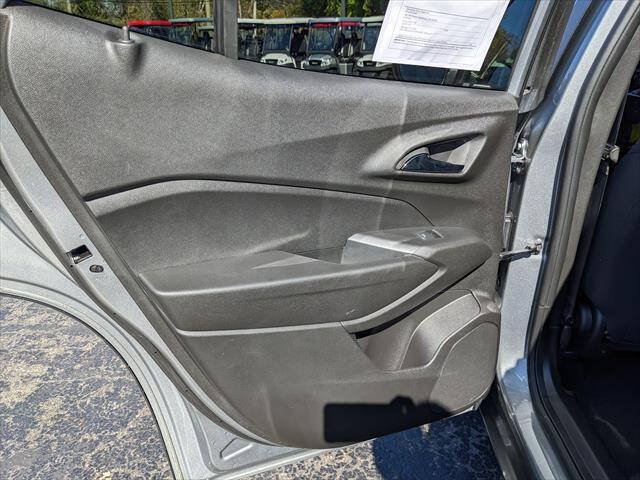 Used 2024 Chevrolet Trax RS FWD image 15
