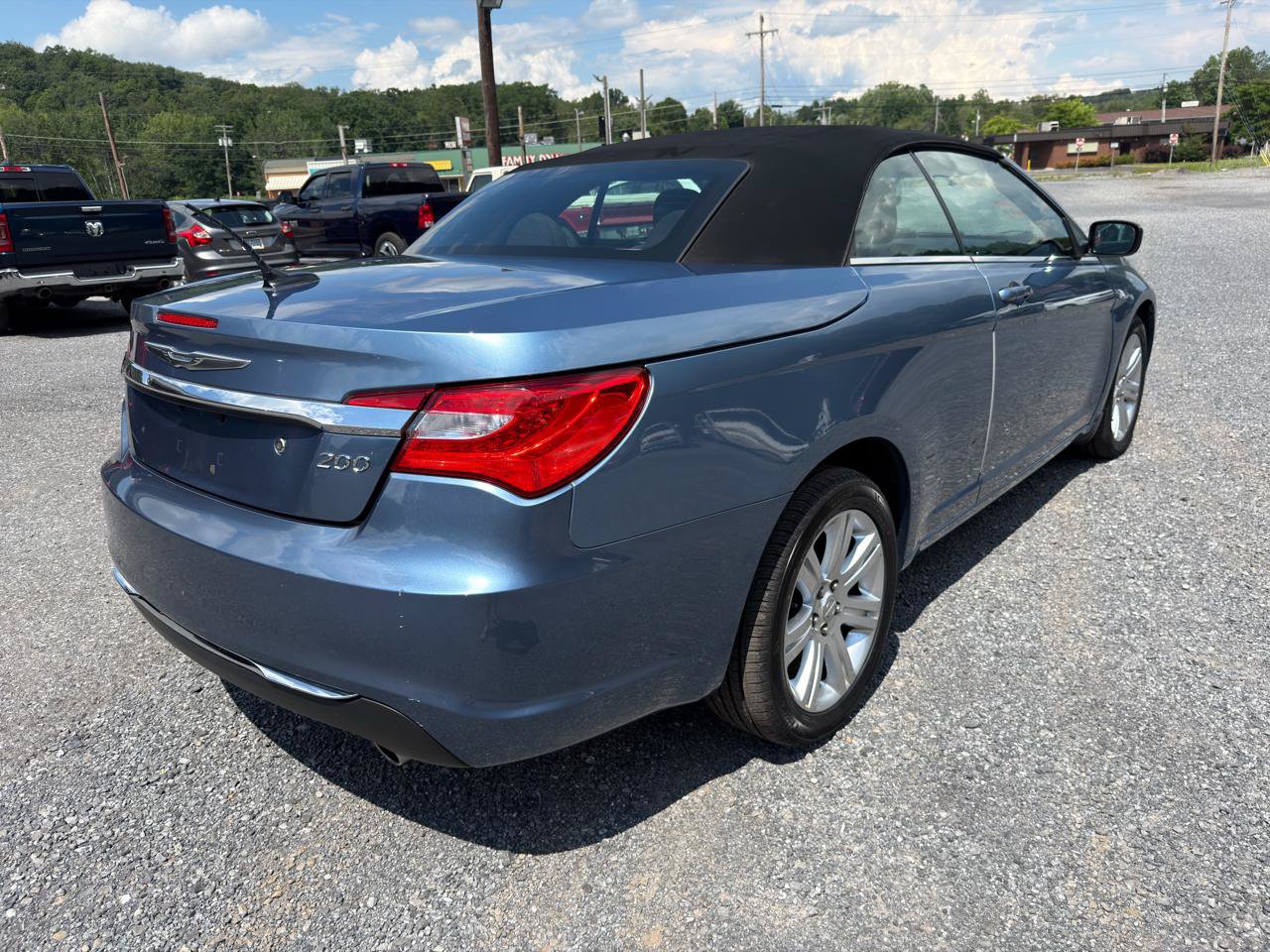 Used 2011 Chrysler 200 Touring FWD image 13