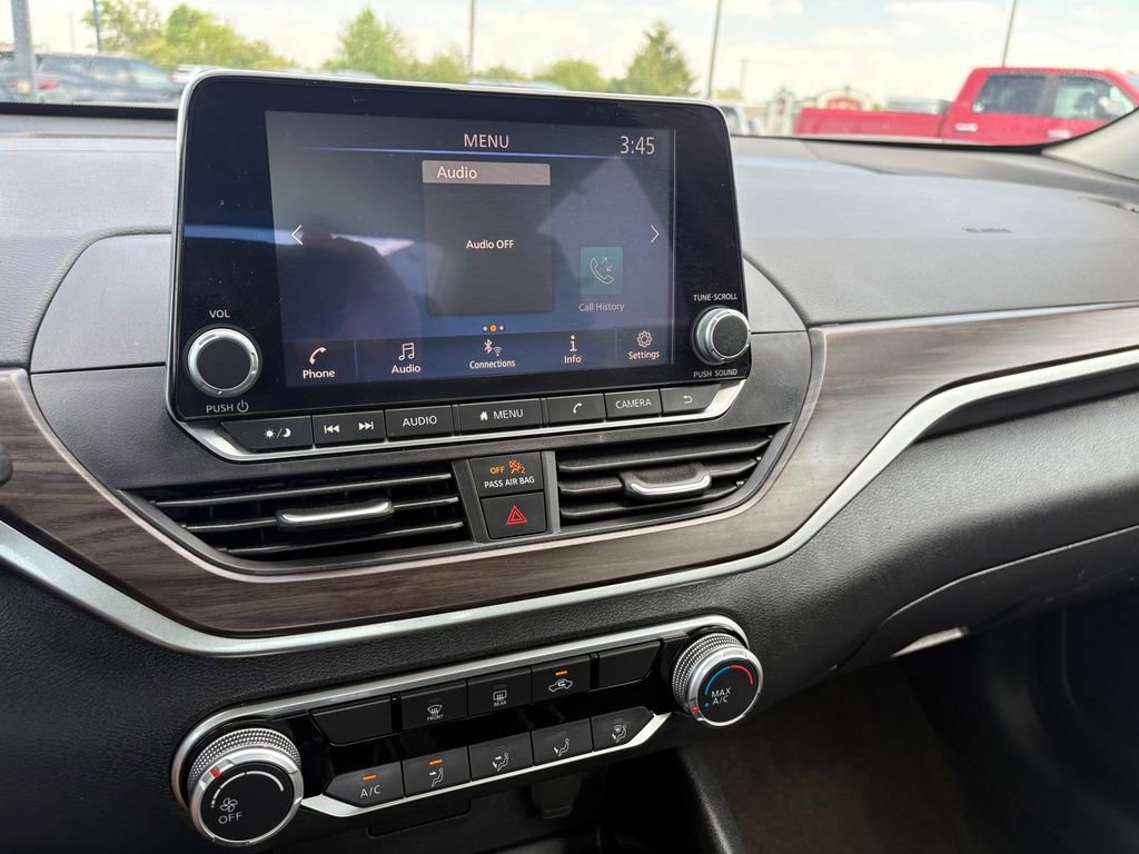 Used 2024 Nissan Altima 2.5 SV FWD image 16