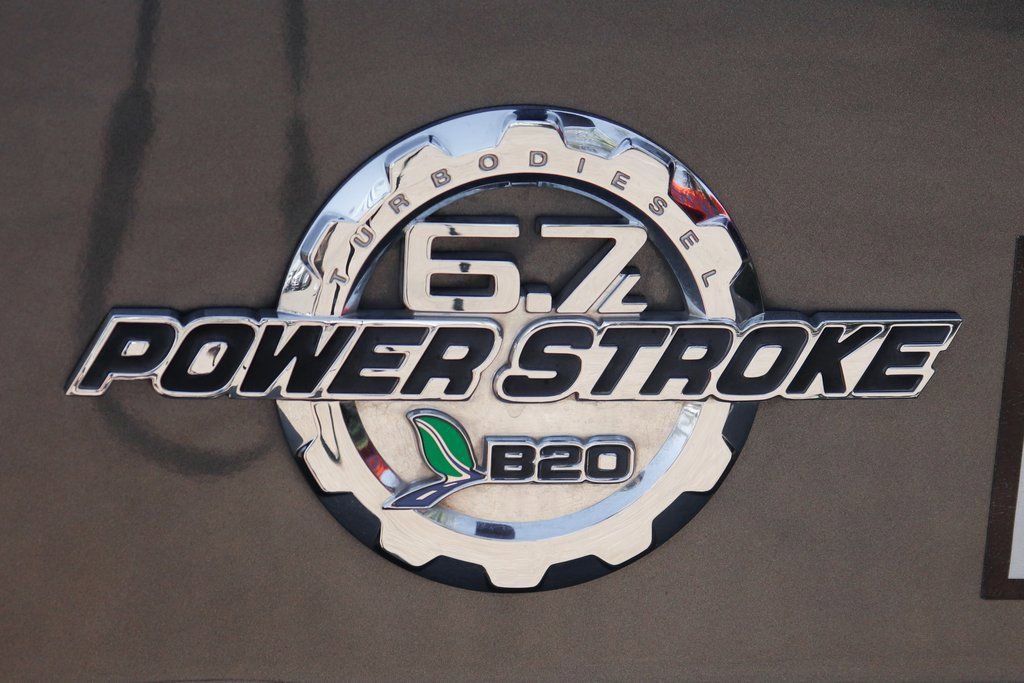 Used 2016 Ford F550 4x4 Crew Cab Super Duty w/ XLT Interior Package image 52