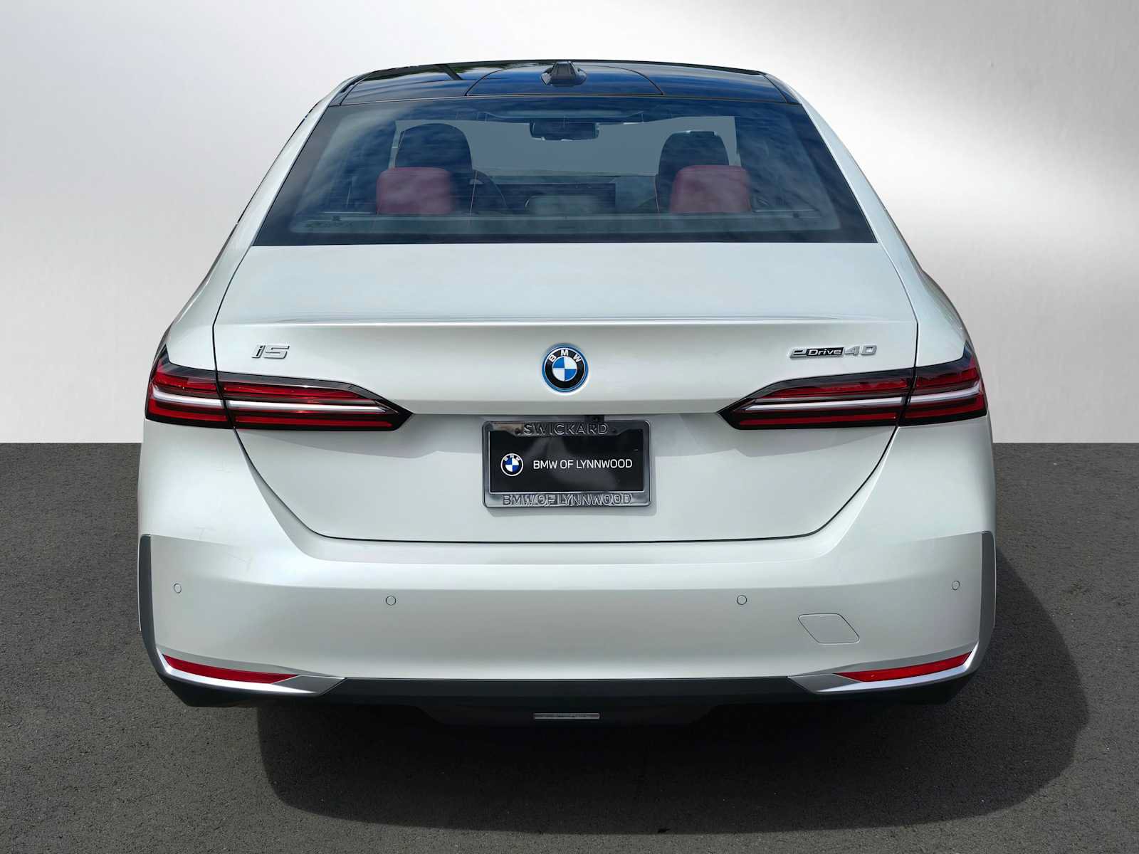 Used 2026 BMW i5 eDrive40 w/ Executive Package RWD image 5