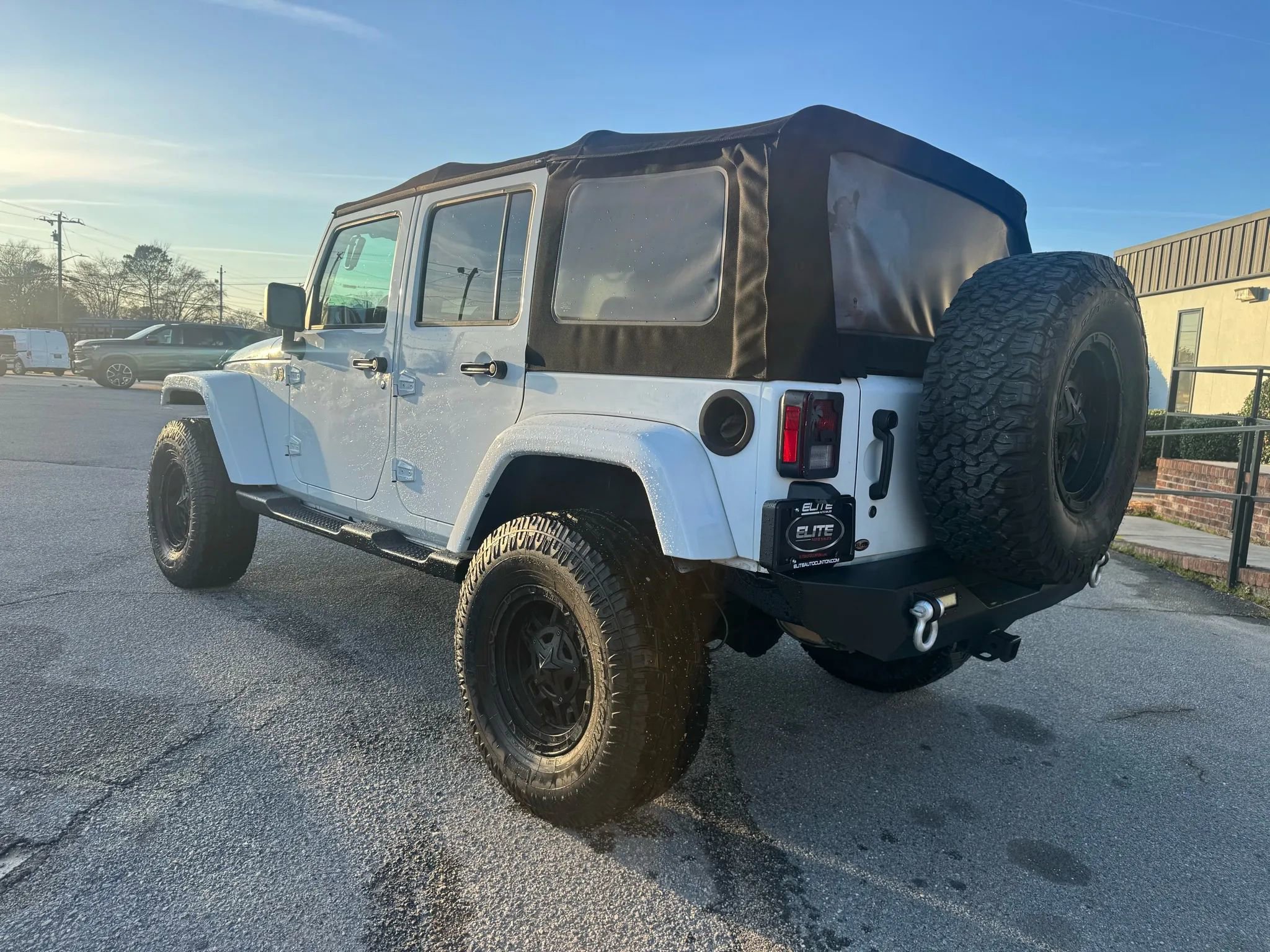 Used 2017 Jeep Wrangler Unlimited Sahara image 9