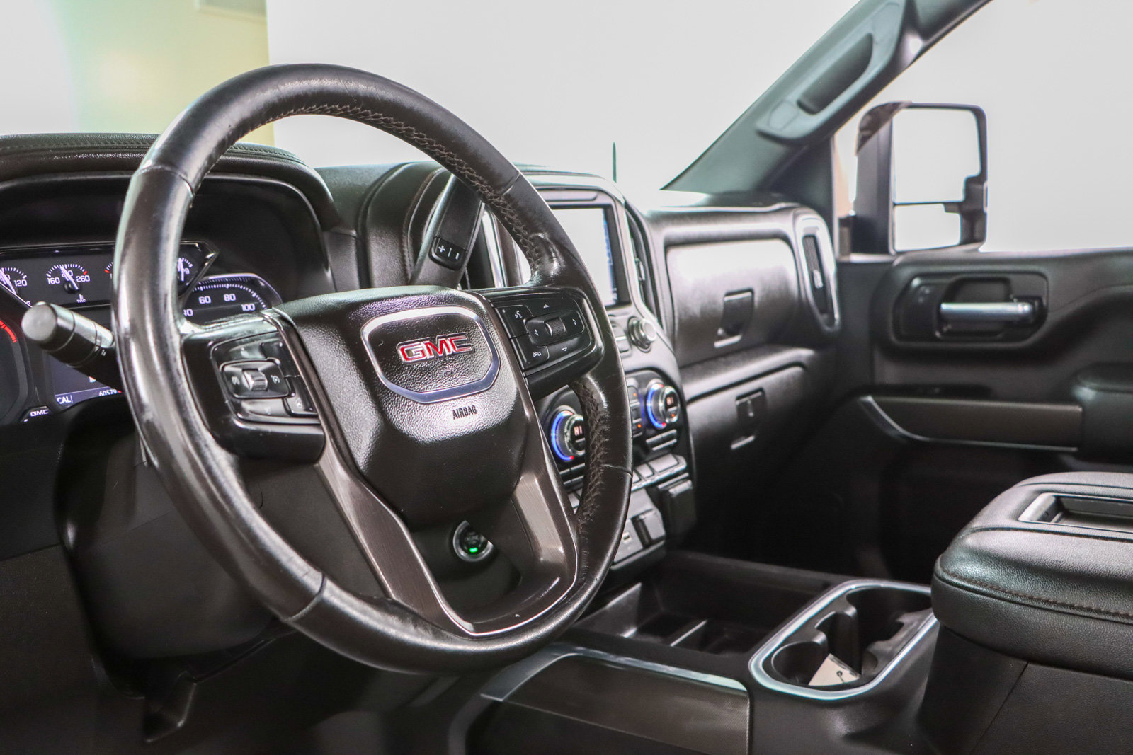 Used 2022 GMC Sierra 2500 AT4 w/ Snow Plow Prep/Camper Package image 24