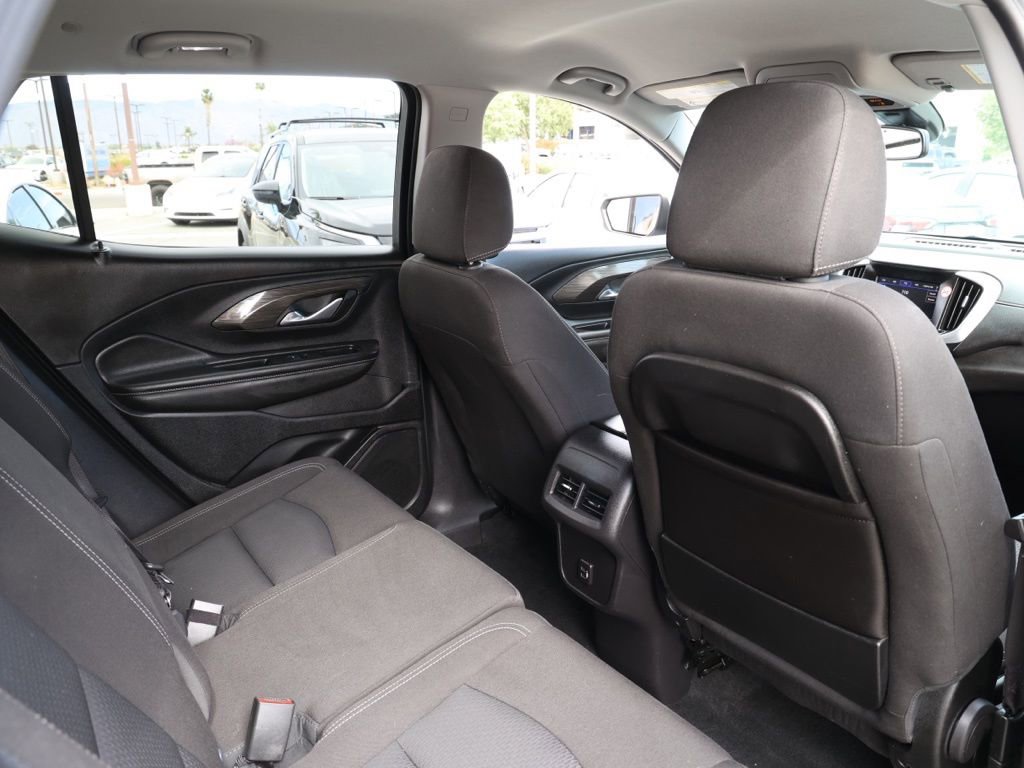 Used 2024 GMC Terrain SLE image 17