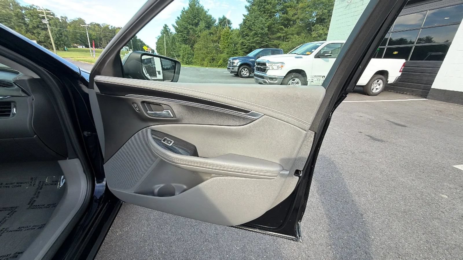 Used 2018 Chevrolet Impala LS FWD image 46