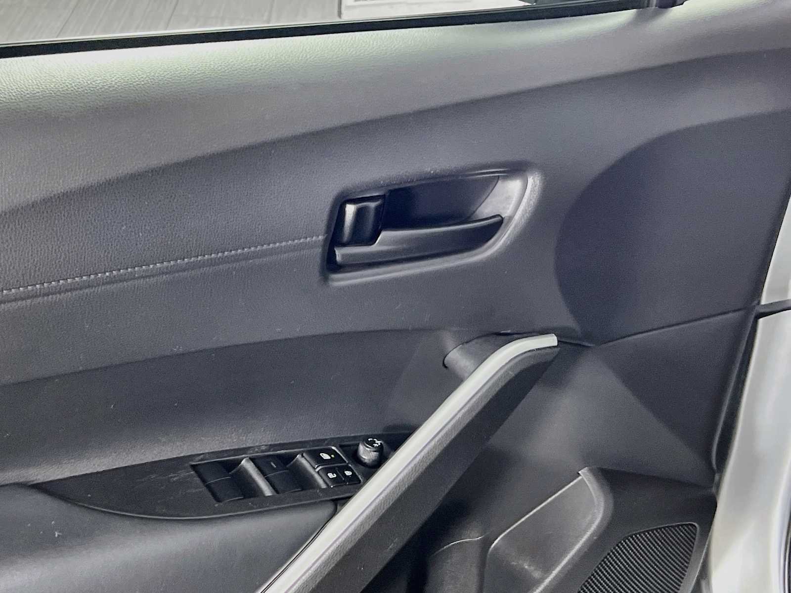 Used 2022 Toyota Corolla Cross LE w/ Moonroof Package AWD/4WD image 18