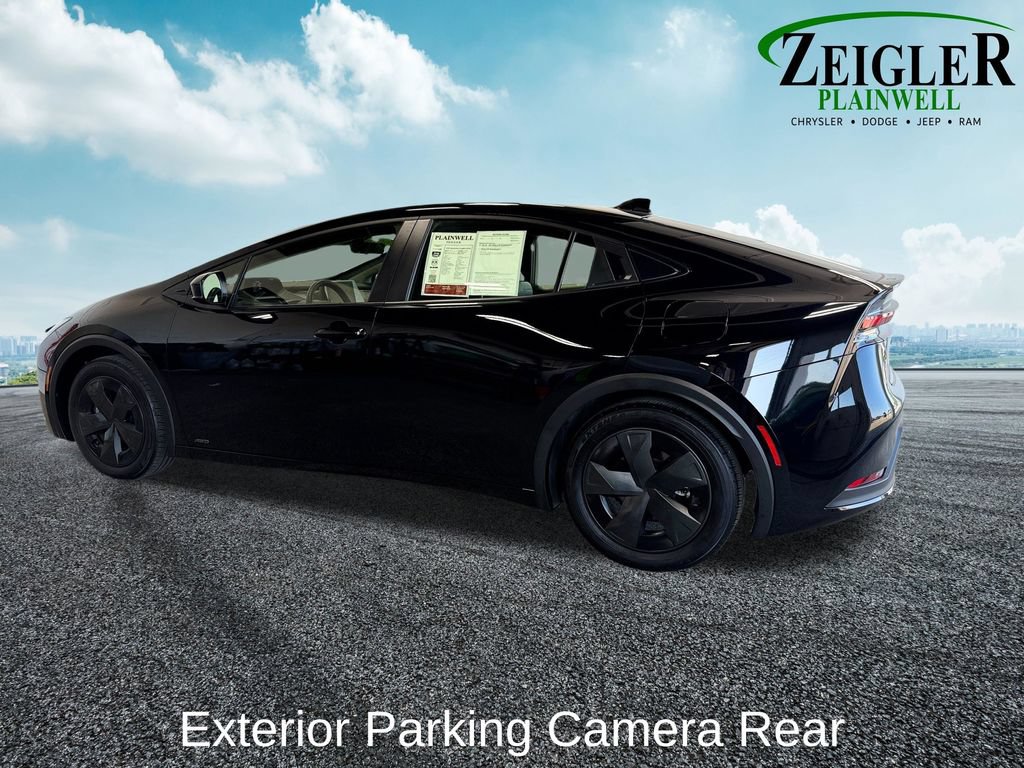 Used 2026 Toyota Prius LE AWD/4WD image 3