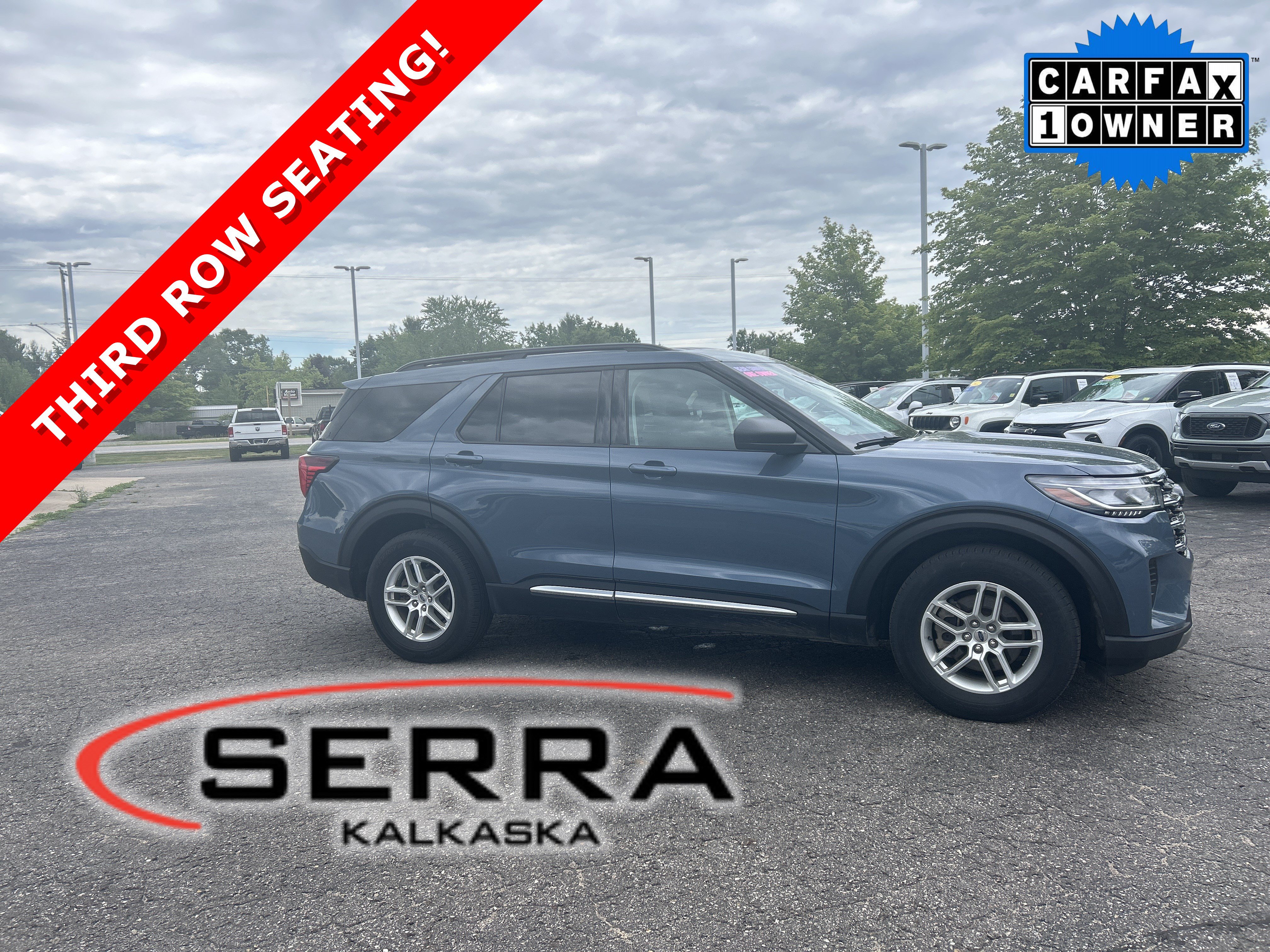Used 2025 Ford Explorer Active AWD/4WD image 1