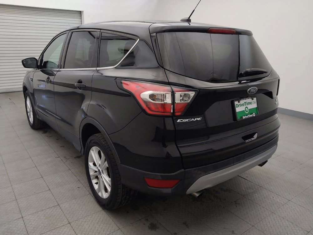 Used 2017 Ford Escape SE image 5