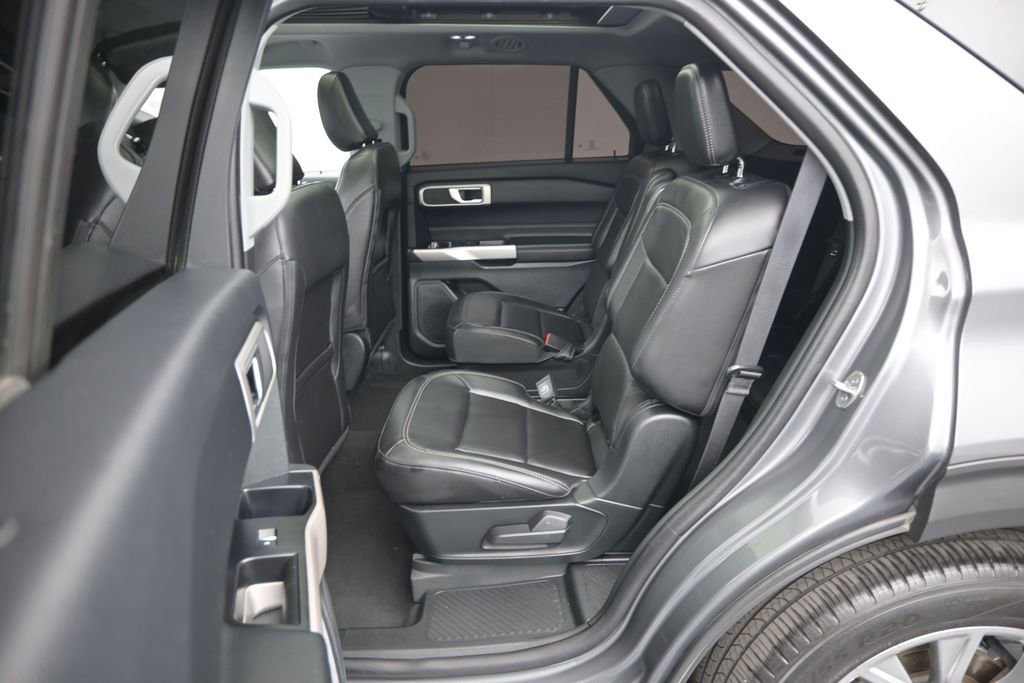 Certified 2023 Ford Explorer XLT w/ Equipment Group 202A RWD image 13