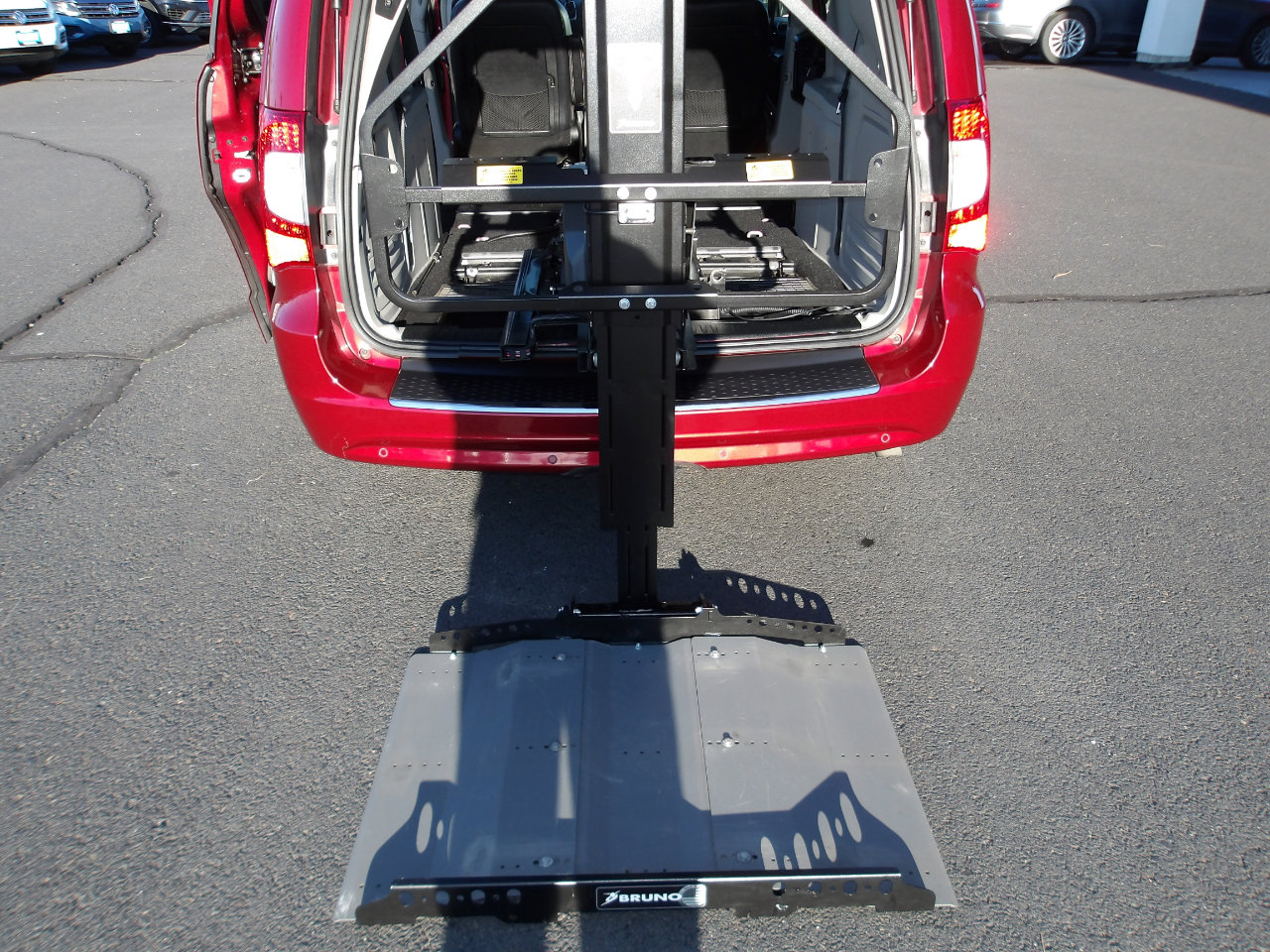 Used 2013 Chrysler Town & Country Touring-L w/ Entertainment Group #2 image 12