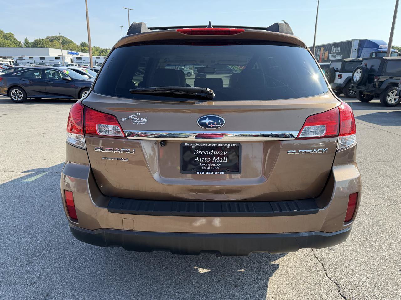 Used 2011 Subaru Outback 2.5i Limited w/ PWR Moonroof Pkg AWD/4WD image 4