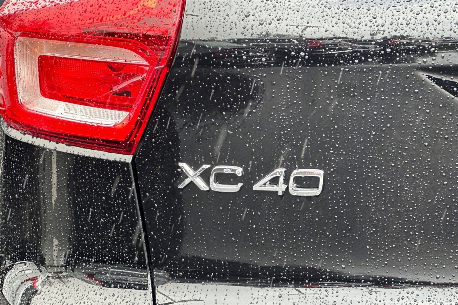 Certified 2025 Volvo XC40 B5 Core w/ Protection Package Premier image 24