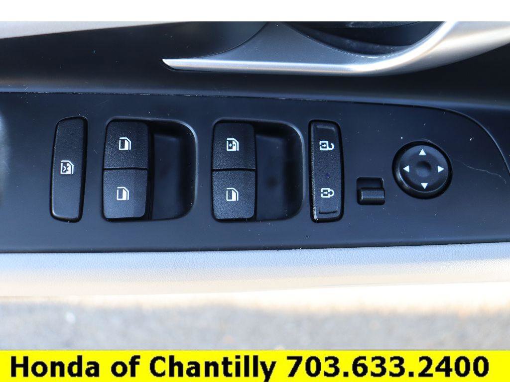 Used 2023 Hyundai Elantra Limited w/ Cargo Package image 22