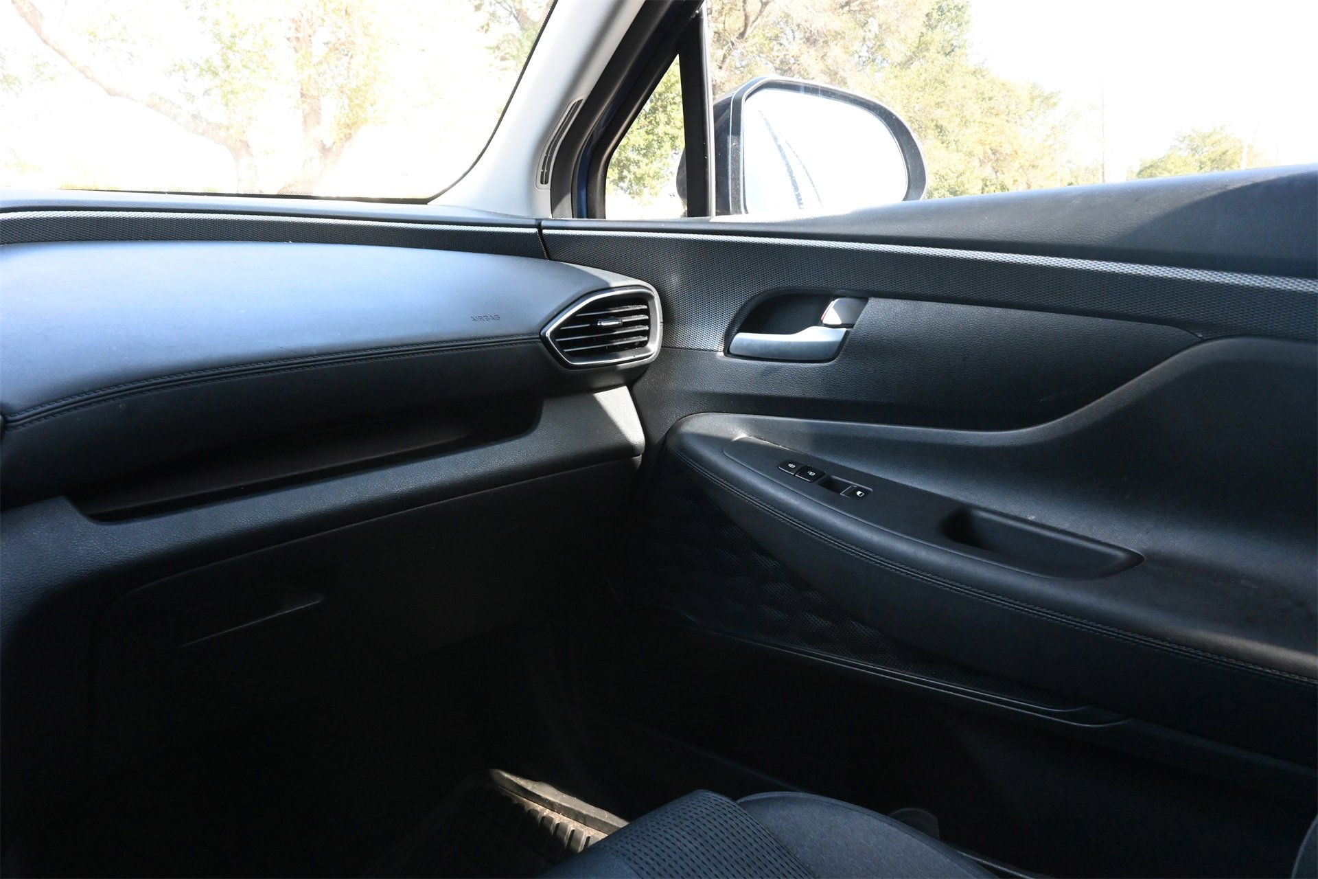 Used 2019 Hyundai Santa Fe SE image 8