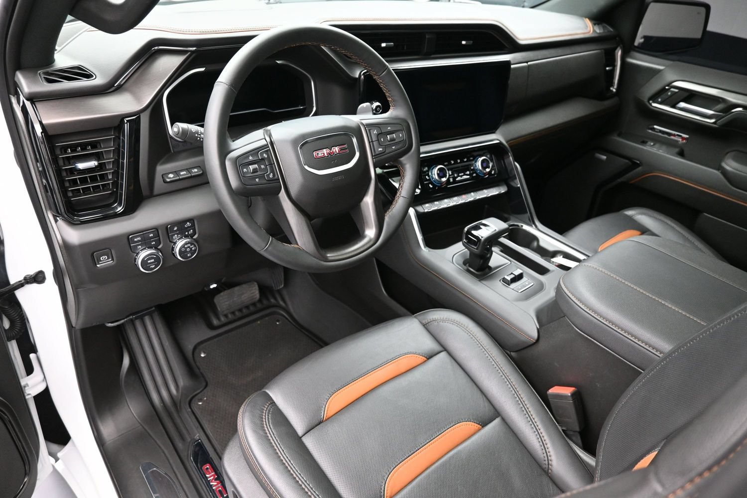 Used 2023 GMC Sierra 1500 AT4 w/ Technology Package AWD/4WD image 22