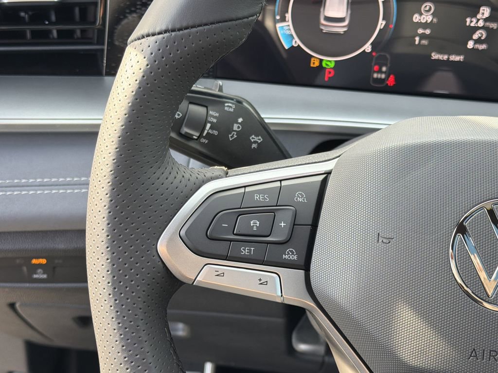 New 2026 Volkswagen Tiguan SE R-Line image 25