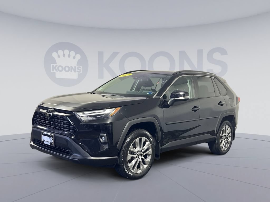 Used 2022 Toyota RAV4 XLE Premium AWD/4WD image 5
