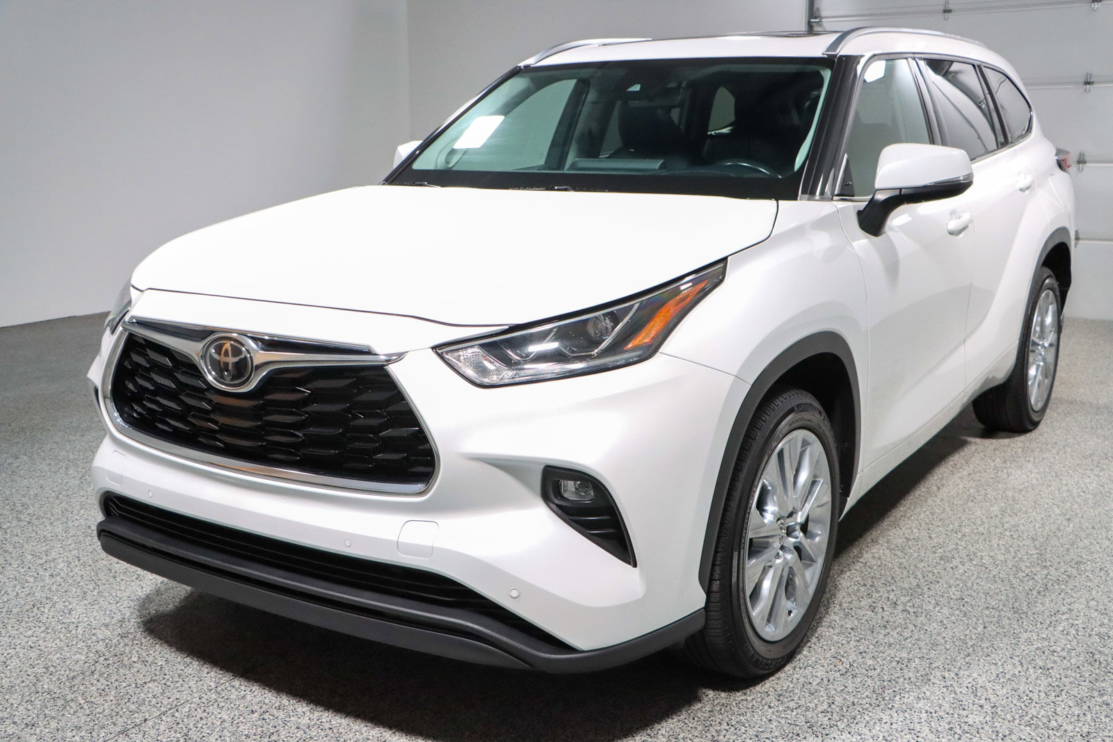 Used 2023 Toyota Highlander Limited image 34