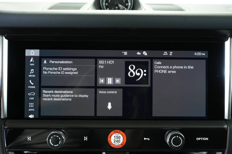 Certified 2025 Porsche Macan AWD/4WD image 17