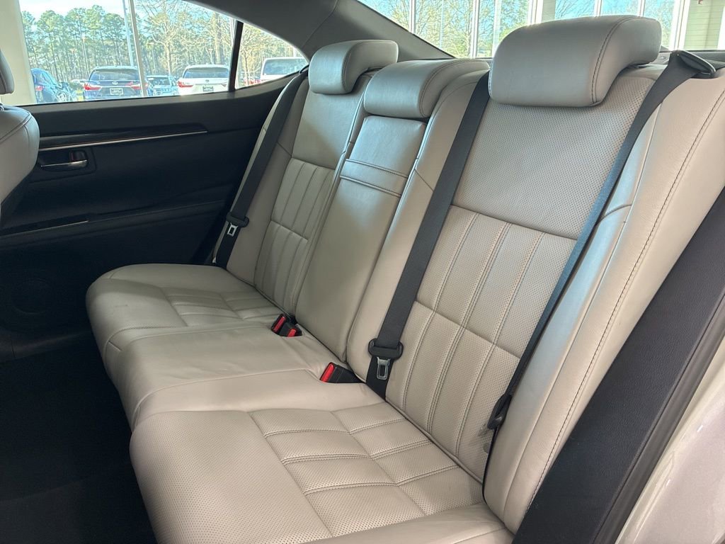 Used 2016 Lexus ES 350 350 LUXURY/SAFETY+/SMART CRUIS w/ Luxury Package w/Wood Trim image 17