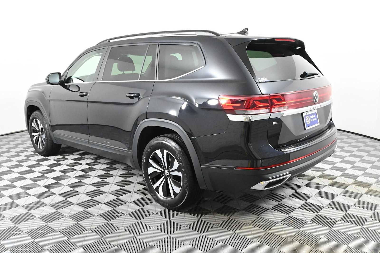 Certified 2026 Volkswagen Atlas SE FWD image 5