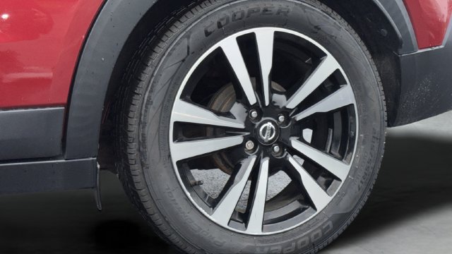 Used 2018 Nissan Kicks SR w/ Premium Package FWD image 25