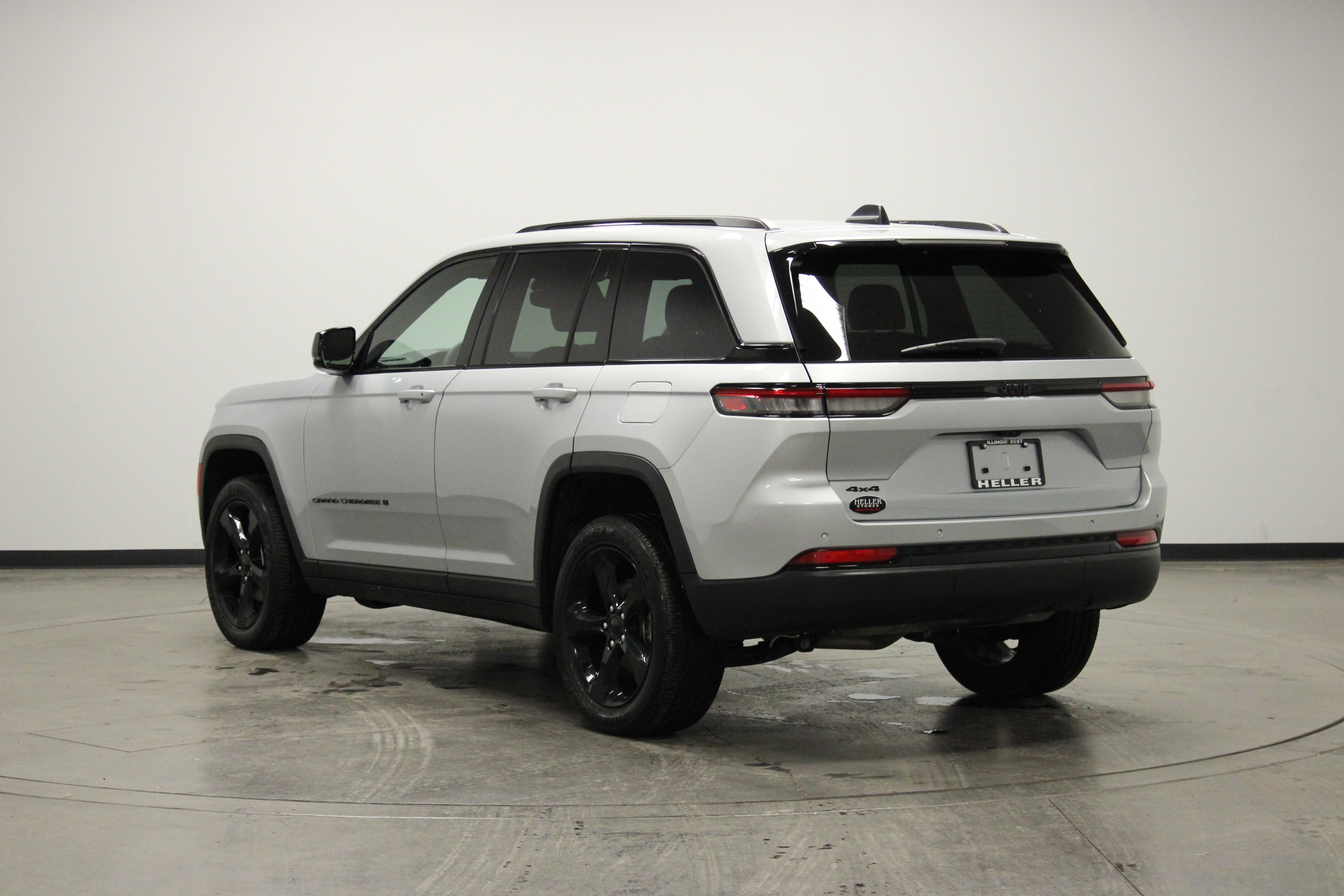 Used 2023 Jeep Grand Cherokee Altitude image 6