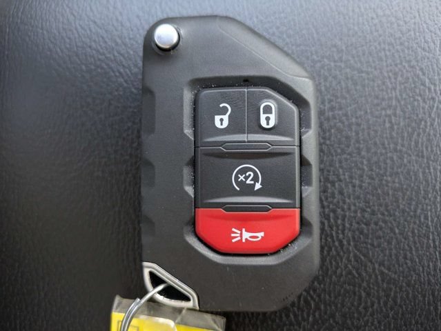 Used 2024 Jeep Wrangler Unlimited Sahara w/ Technology Group AWD/4WD image 29