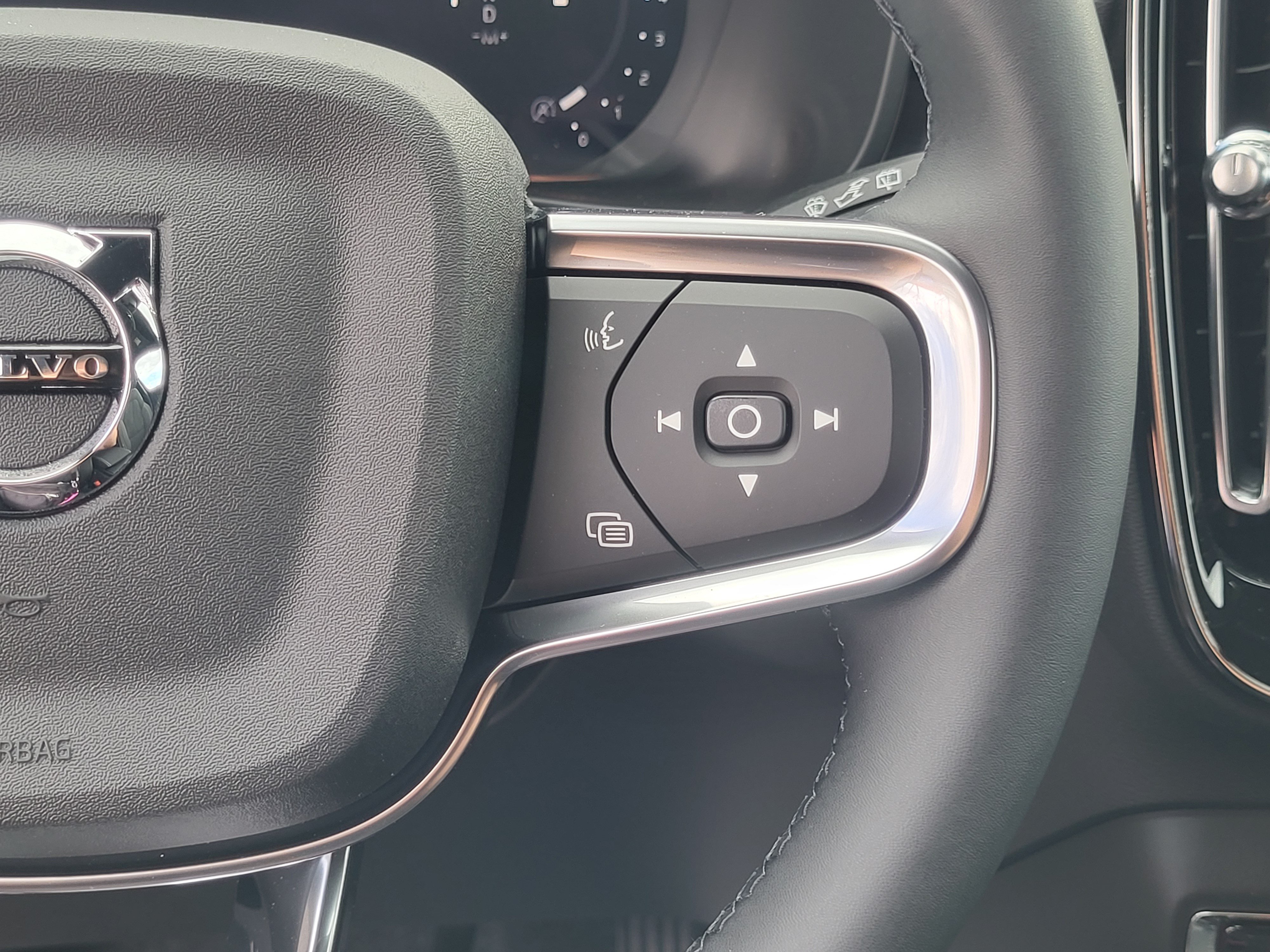 New 2026 Volvo XC40 B5 Ultra w/ Protection Package Premier AWD/4WD image 13