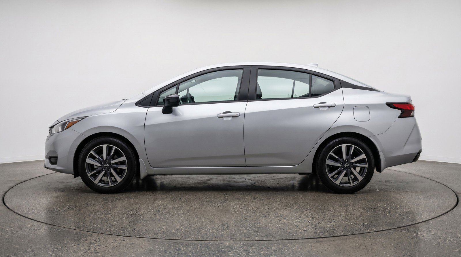 Used 2025 Nissan Versa SV FWD image 5