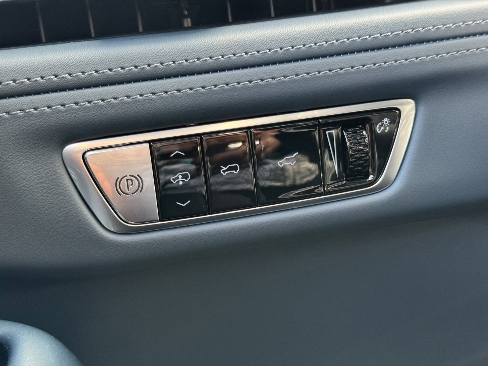 New 2025 Cadillac Escalade IQ Luxury 2 image 30