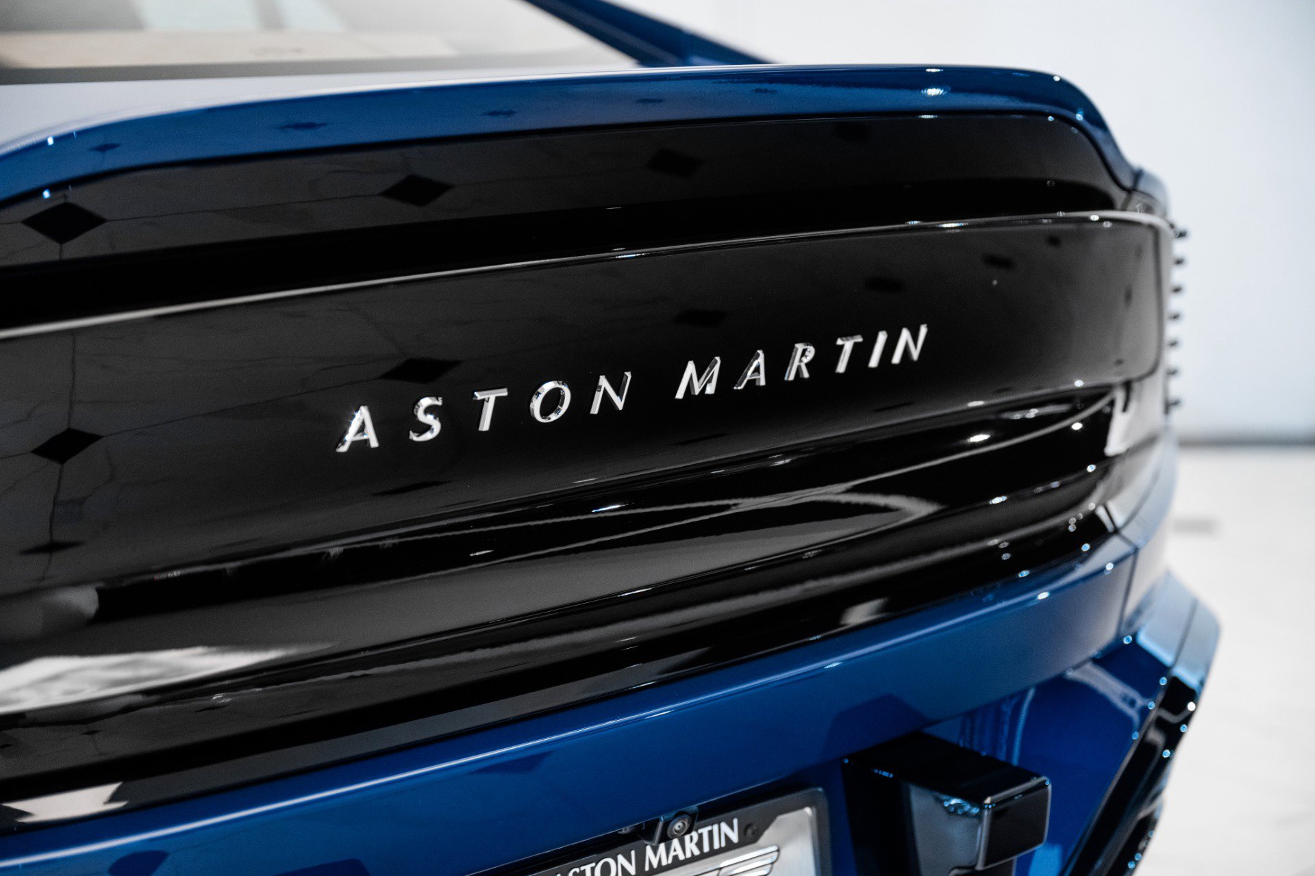 New 2025 Aston Martin Vanquish image 8