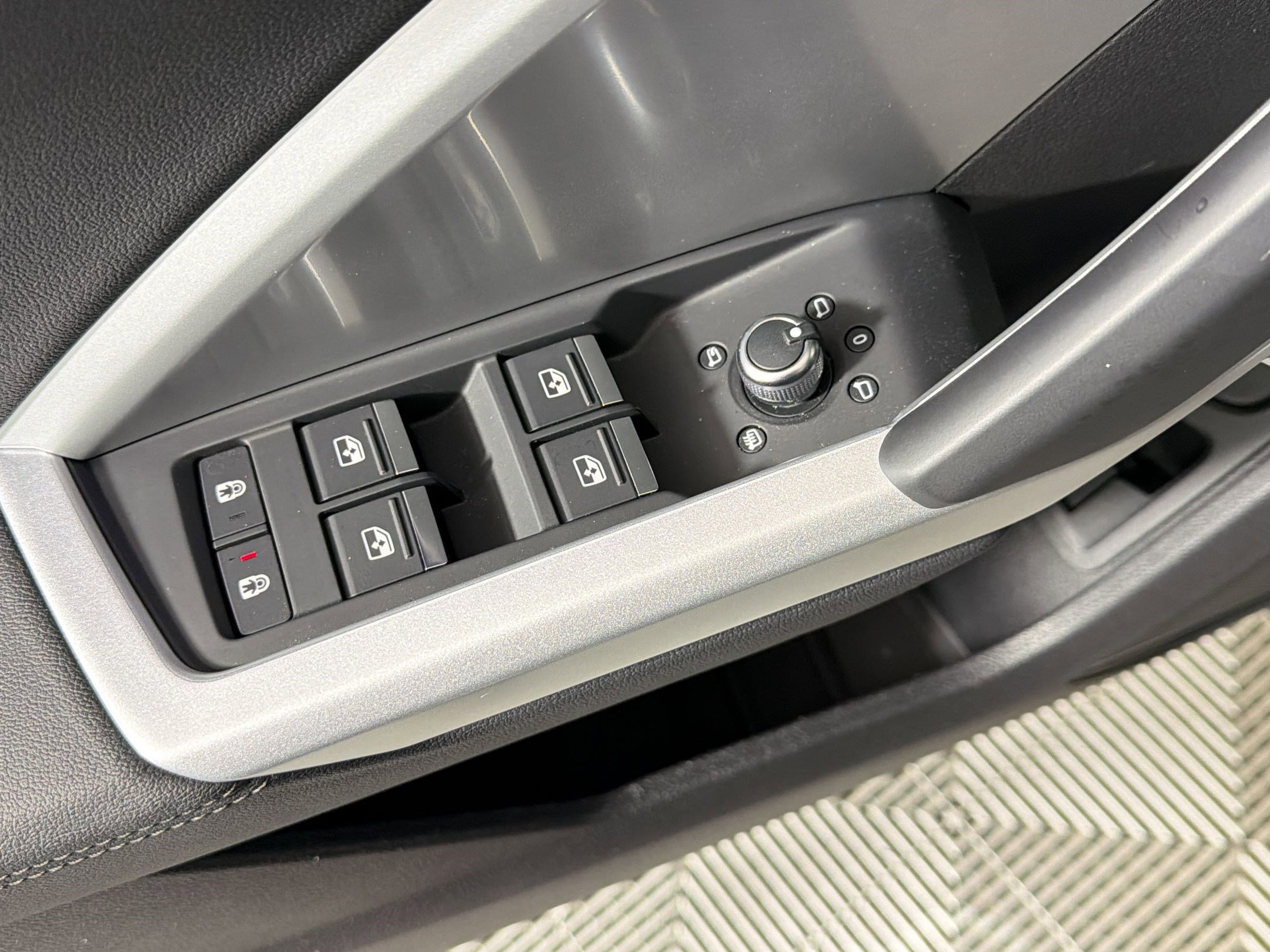 Used 2024 Audi Q3 2.0T Premium Plus w/ Premium Plus Package image 21