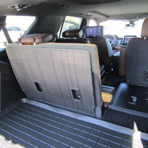 Used 2021 Chevrolet Tahoe High Country w/ Premium Package AWD/4WD image 11