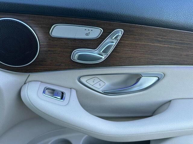 Used 2022 Mercedes-Benz GLC 300 w/ Multimedia Package Lite image 21