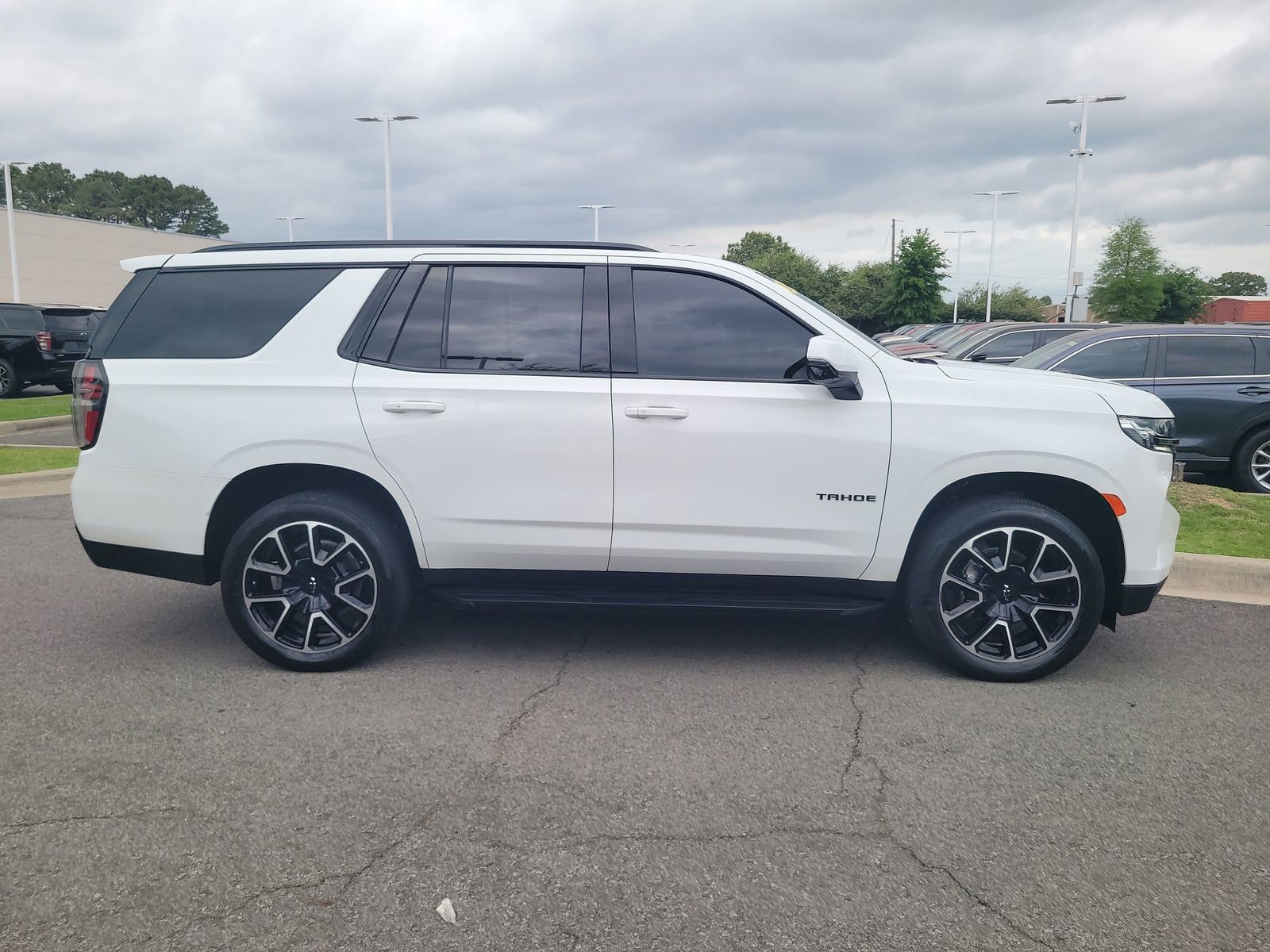Used 2024 Chevrolet Tahoe RST w/ Luxury Package AWD/4WD image 2