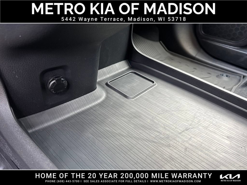 Used 2025 Toyota Sienna XLE AWD/4WD image 34