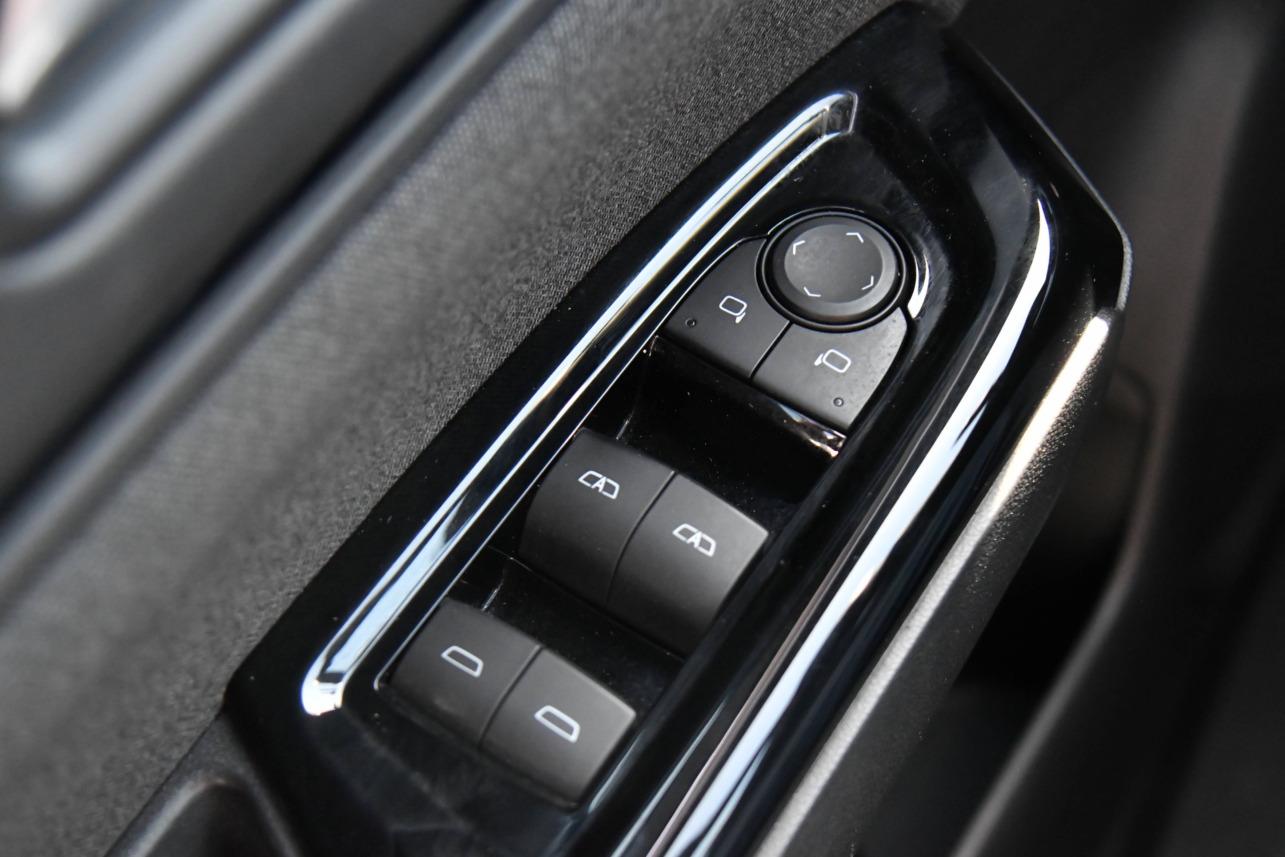 Used 2024 Honda Prologue EX image 36