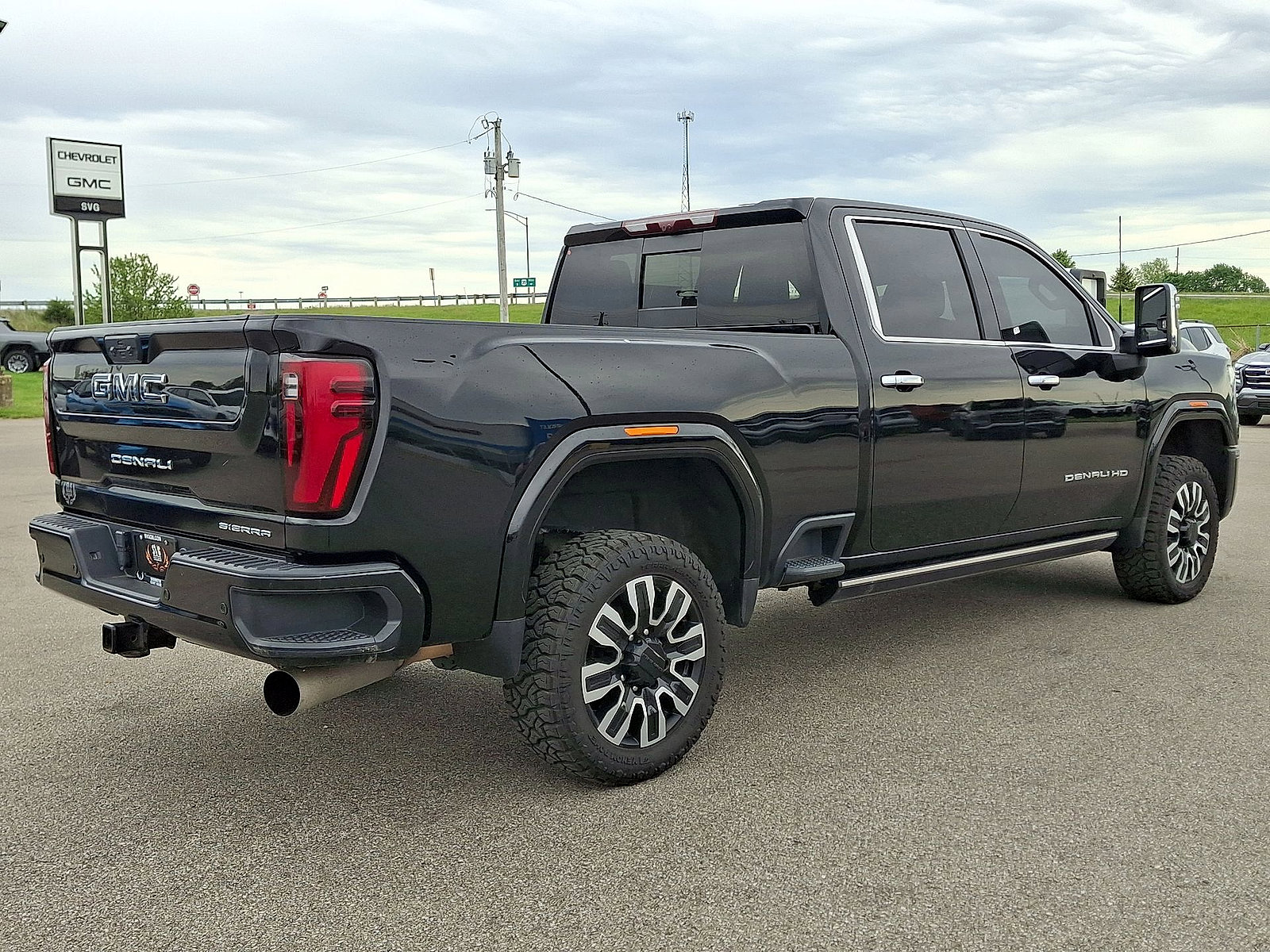 Used 2024 GMC Sierra 3500 Denali Ultimate AWD/4WD image 25